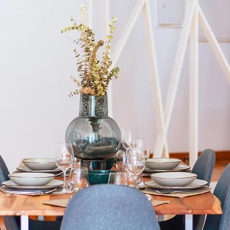Mouzinho Downtown 2br W/ Parking By Lovelystay Apartment